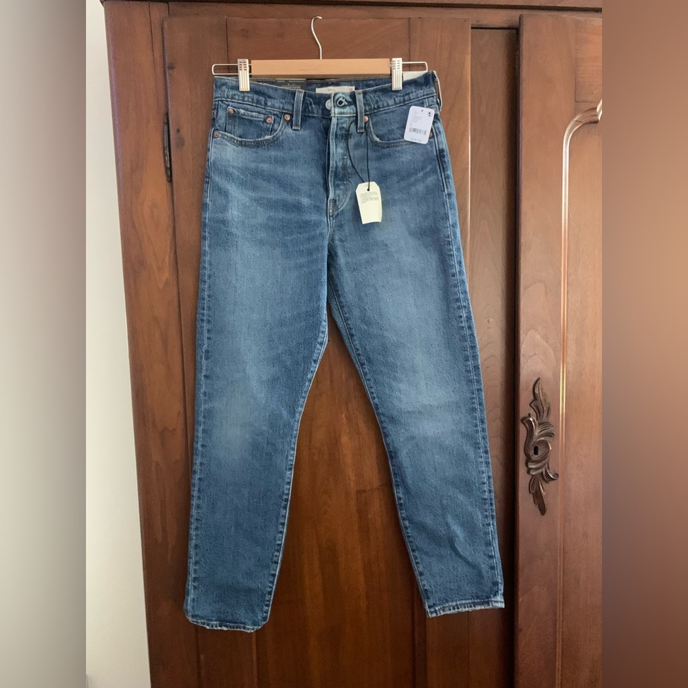 Women’s Levi wedgie jeans size 28